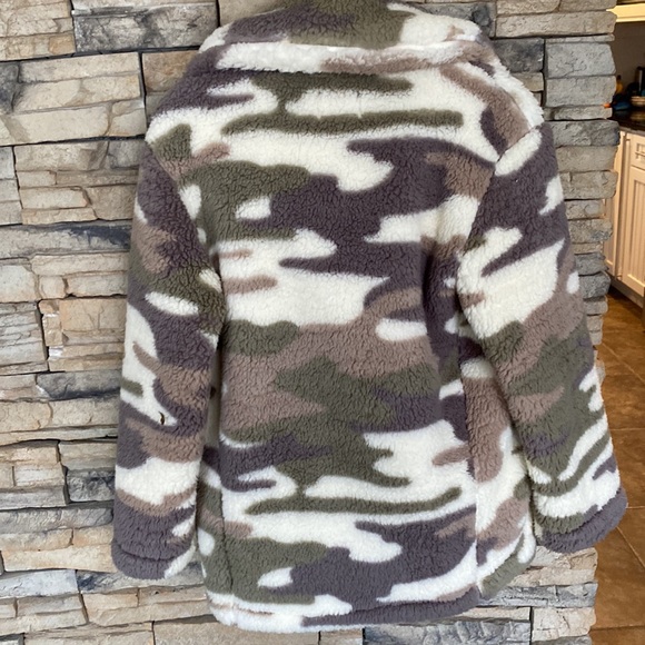 Small sherpa plush camo z supply jacket - Picture 4 of 6